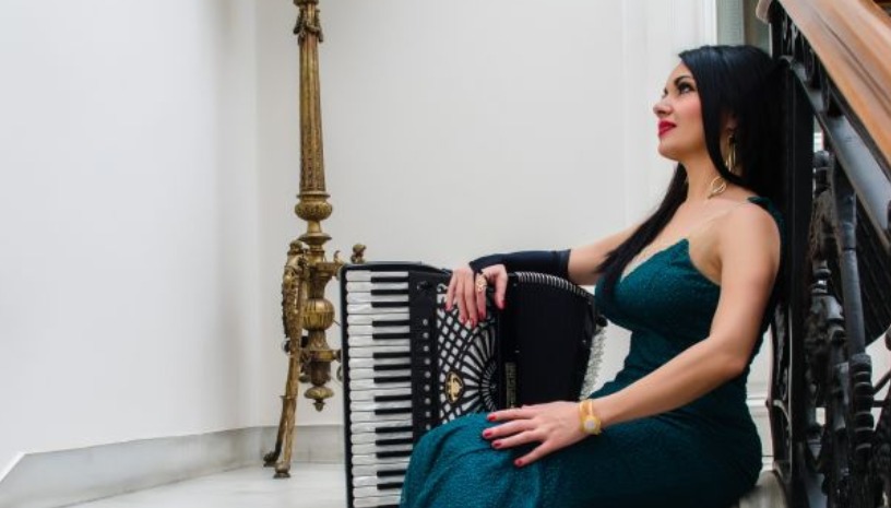 ΖΩΗ ΤΗΓΑΝΟΥΡΙΑ - ΜΙΑ ΒΕΝΤΑΛΙΑ ΑΠΟ ΓΥΝΑΙΚΕΣ