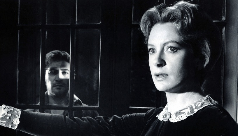 Μια μορφή στο παράθυρο